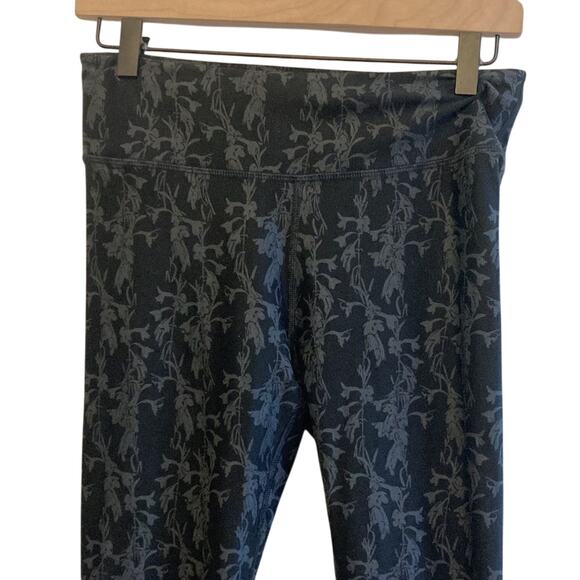 Fabletics High-Rise Outlined Floral Nature Crop Pedal Pushing Workout Leggings - Picture 2 of 7